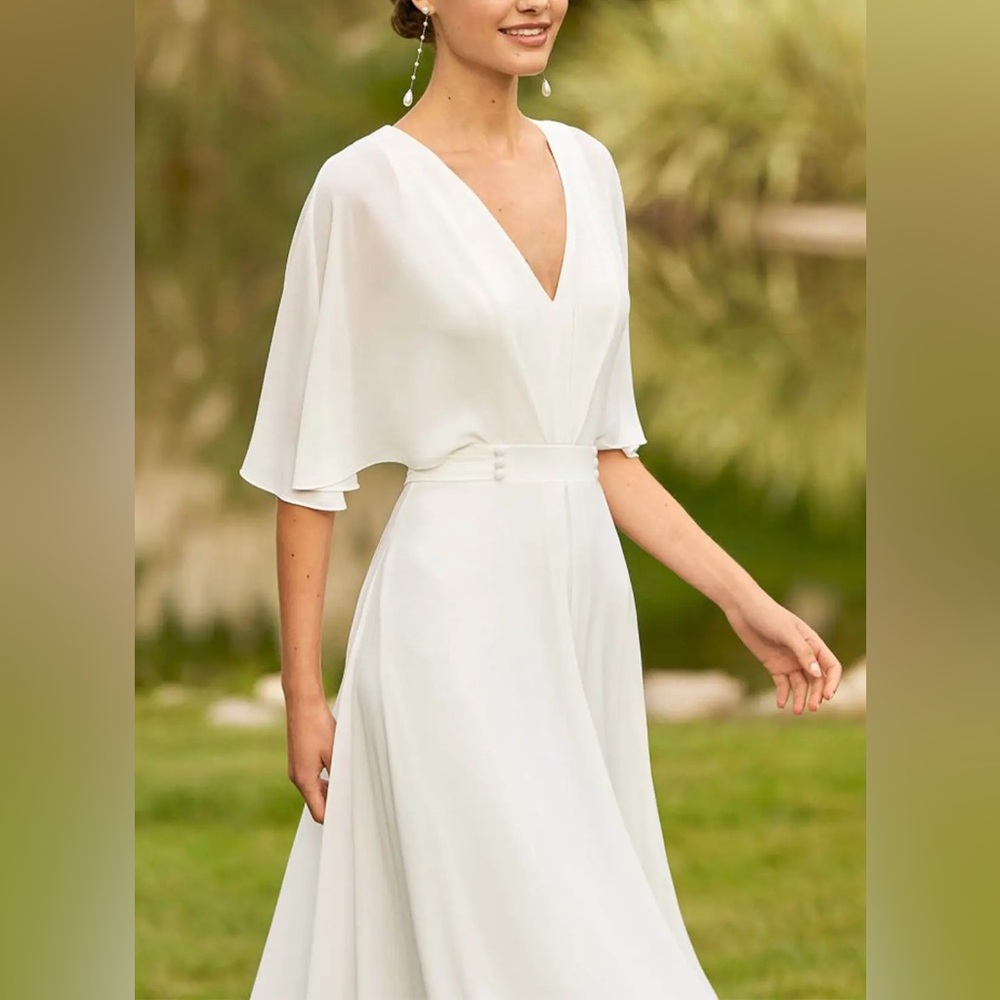 Chic White V-Neck Jumpsuit - Picture 3 of 3
